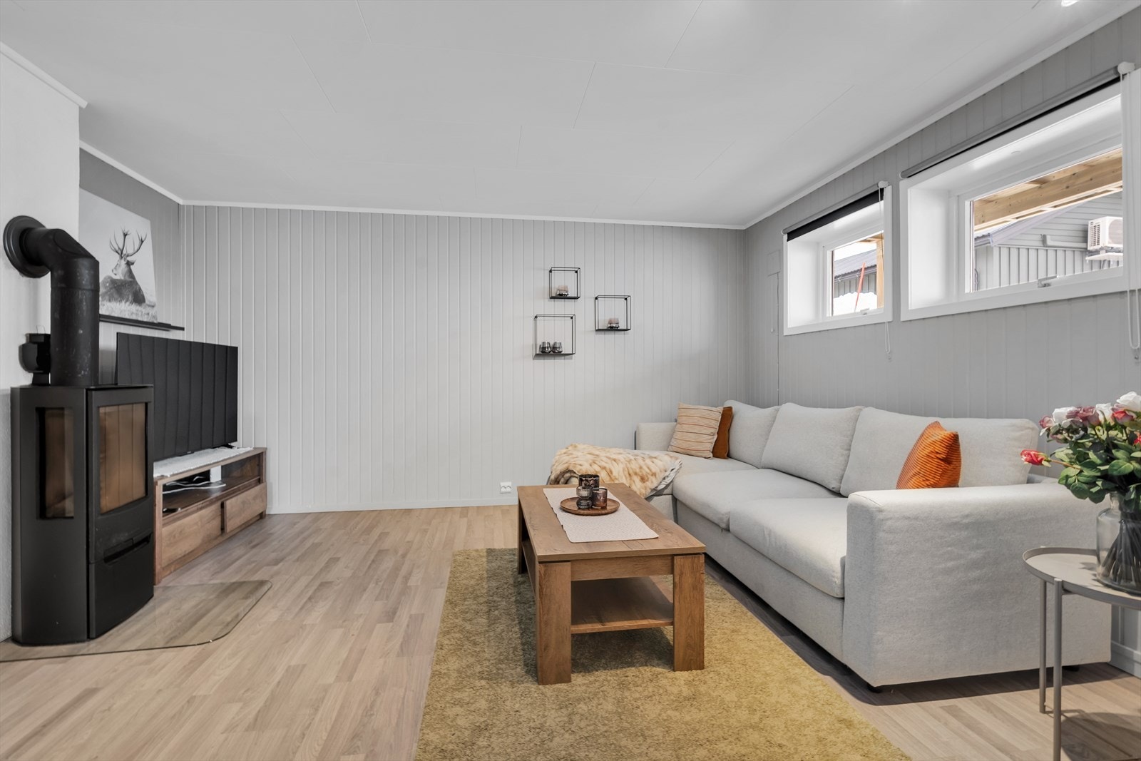 Utleiedelen disponerer også en vedovn, som bidrar til mye varme og lave strømutgifter. Galleribilde