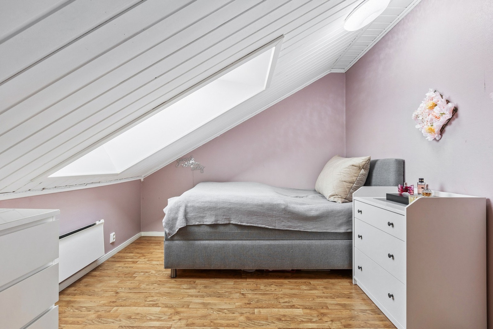 Soverom nr 3 har takvinduet som gir en ekstra romfølelse. Galleribilde