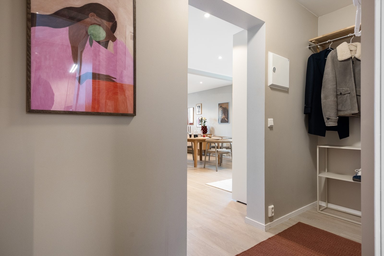 Innbydende entre med gode oppbevaringsmuligheter! Galleribilde