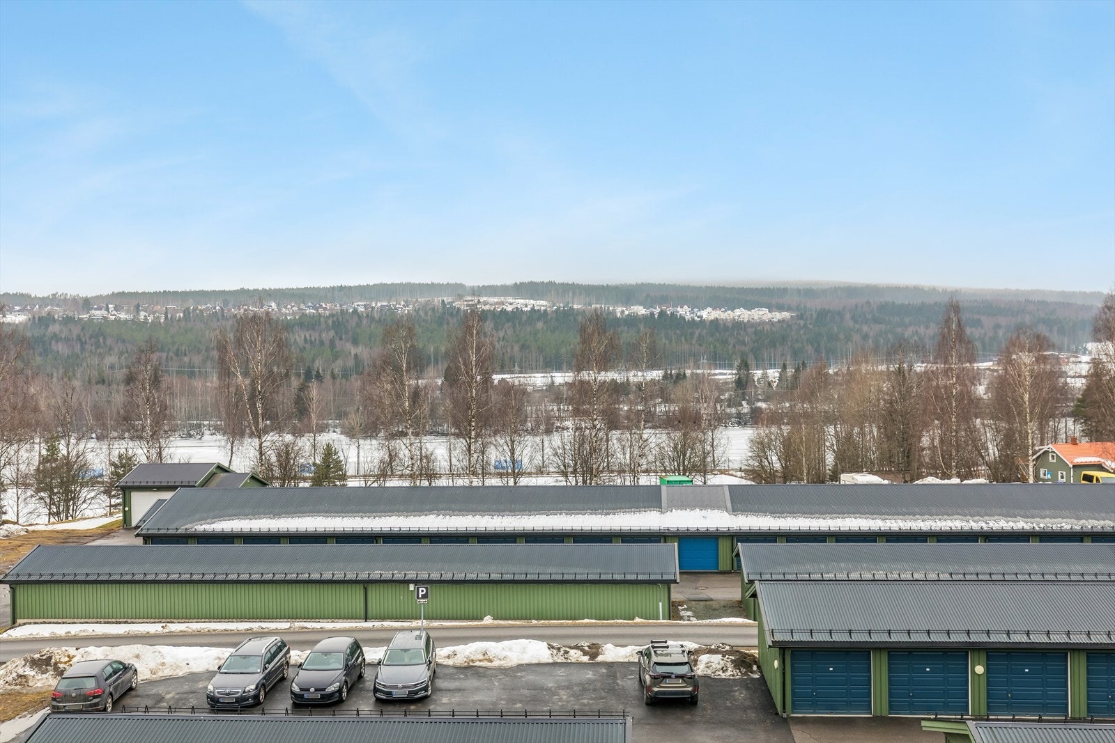Området byr på nærhet til skog og mark, med fine turmuligheter rett i nærheten. Galleribilde
