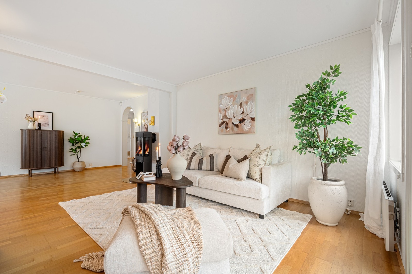 Lys og innbydende stue på hele 32,5 kvm. Galleribilde