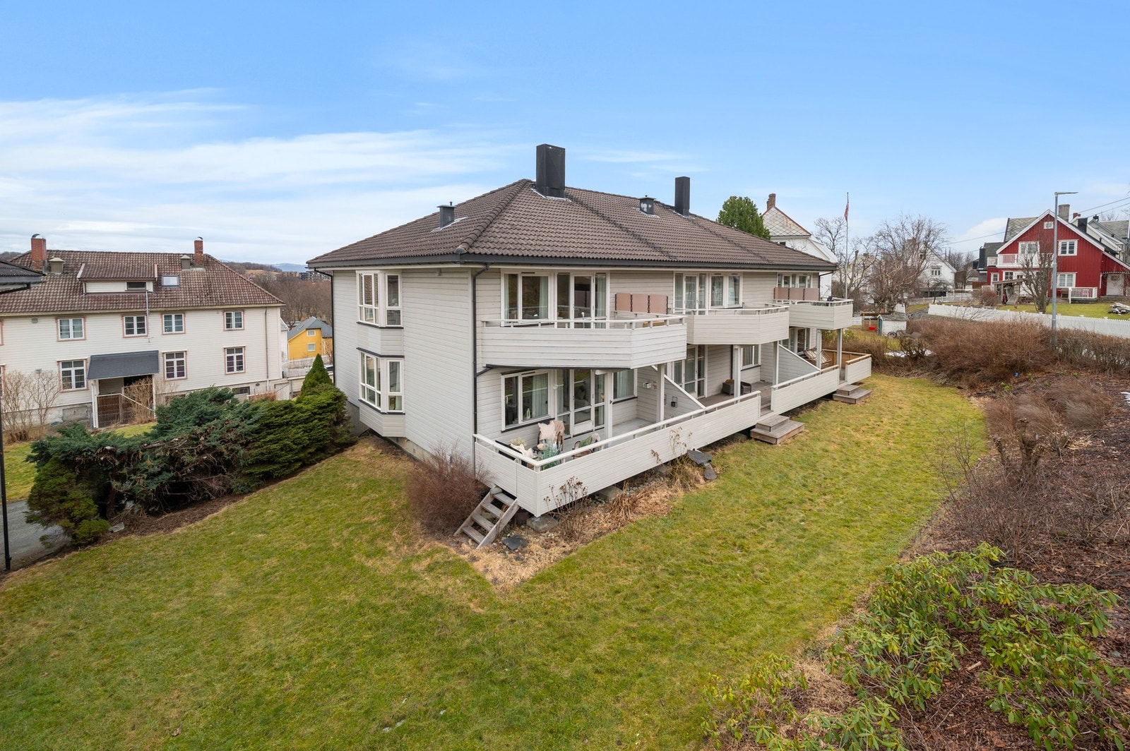 Gamle kongevei ligger i nærhet til alt bykjernen i Trondheim har å by på og kan nyte godt av et bredt og varierende servicetilbud. Galleribilde