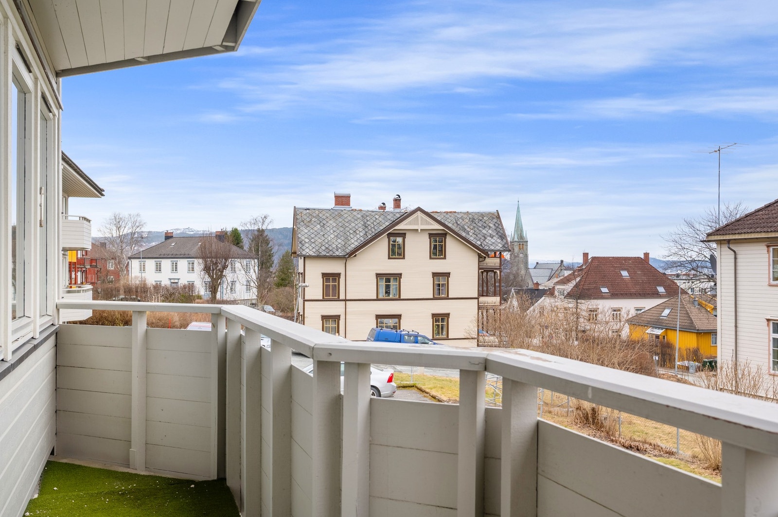 Overbygd altan med skjermet beliggenhet og en fantastisk flott utsikt. Galleribilde