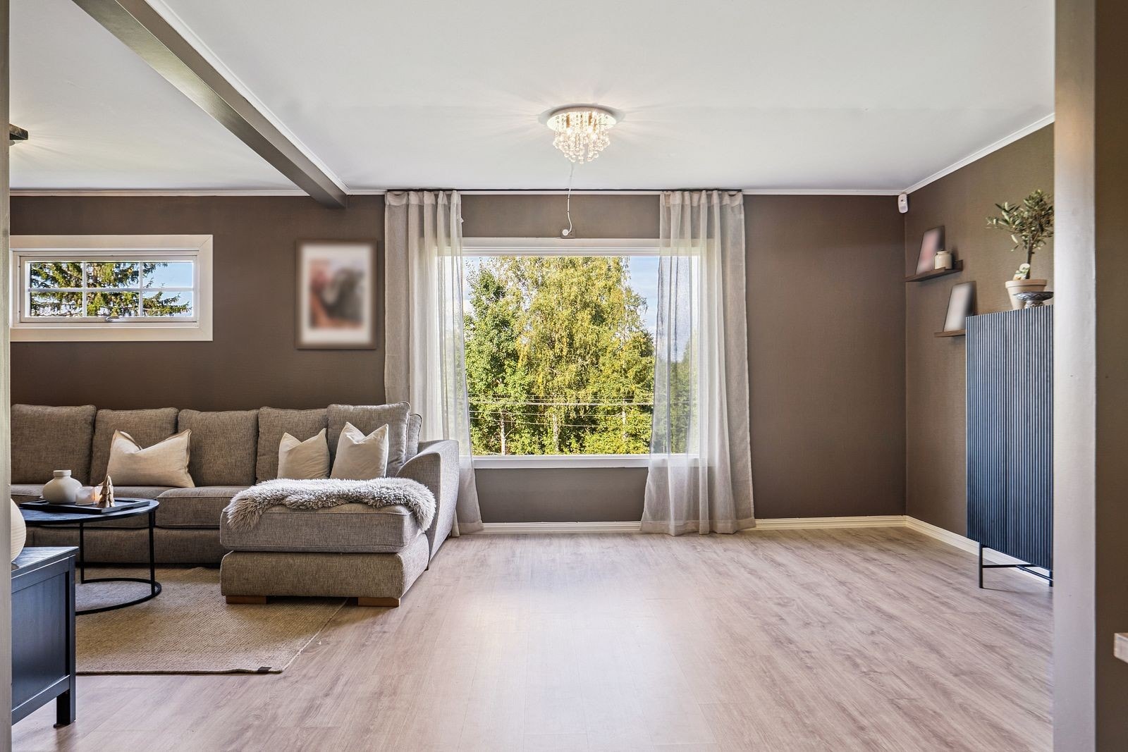 Stuen har gode innredningsmuligheter. Galleribilde