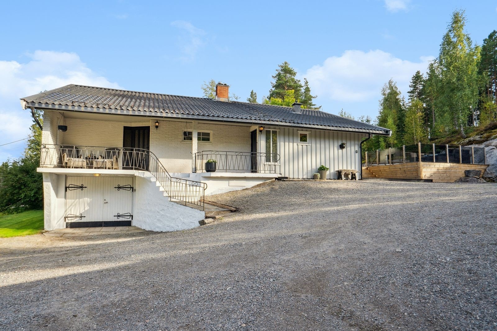 Pen og velholdt enebolig i rolige og naturskjønne omgivelser. Galleribilde