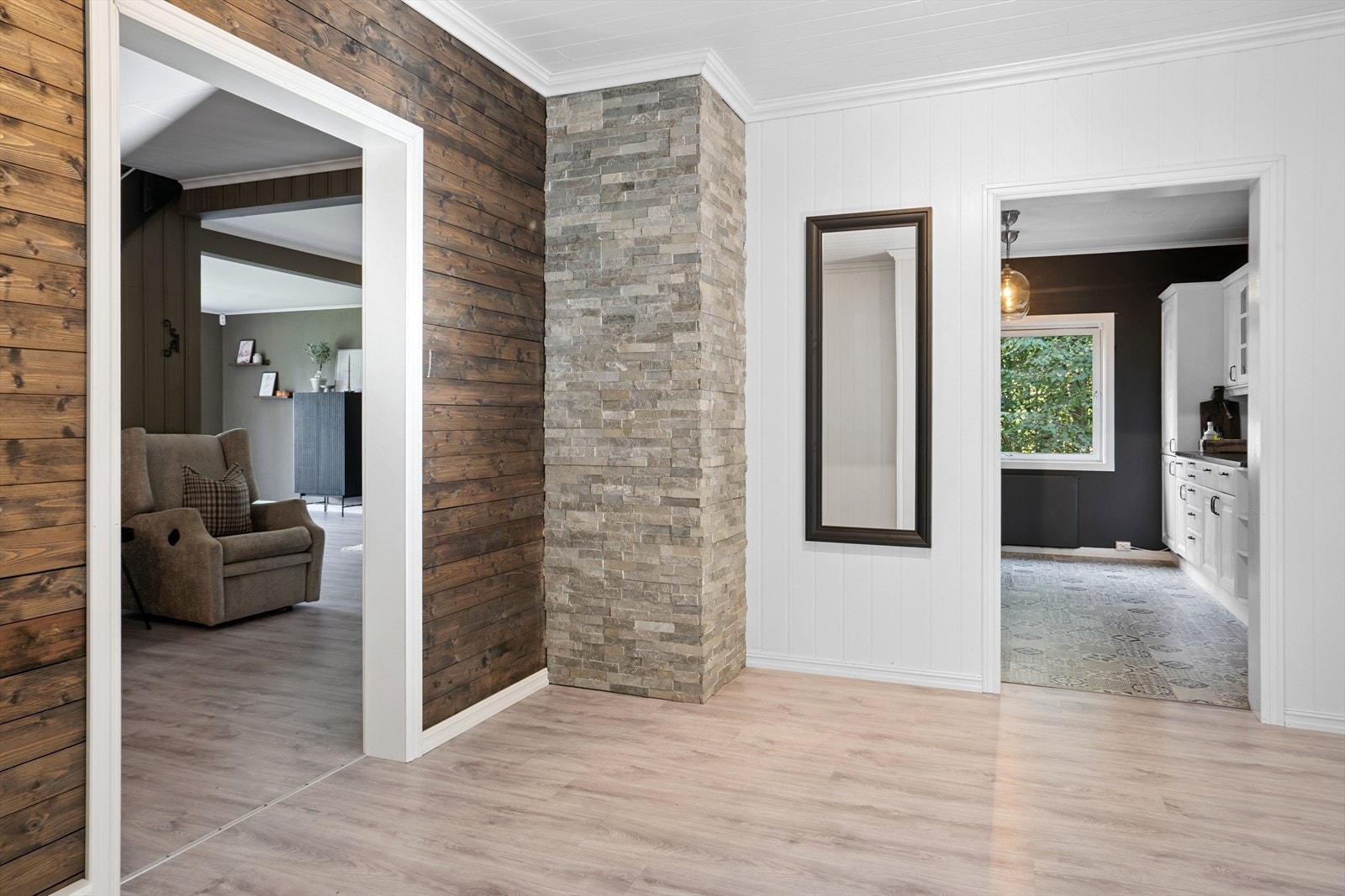 Mellomgang. Galleribilde