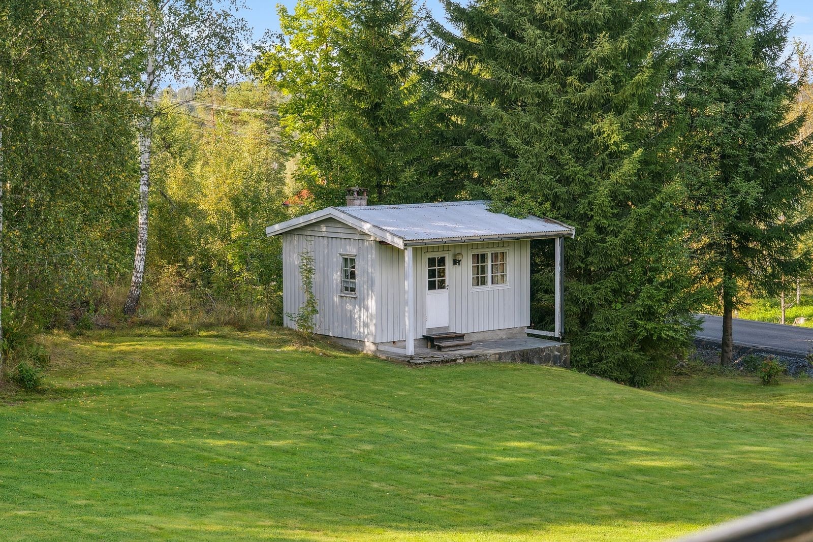 Annekset trenger oppussing, men med litt arbeid kan dette bli en flott gjestestue. Galleribilde