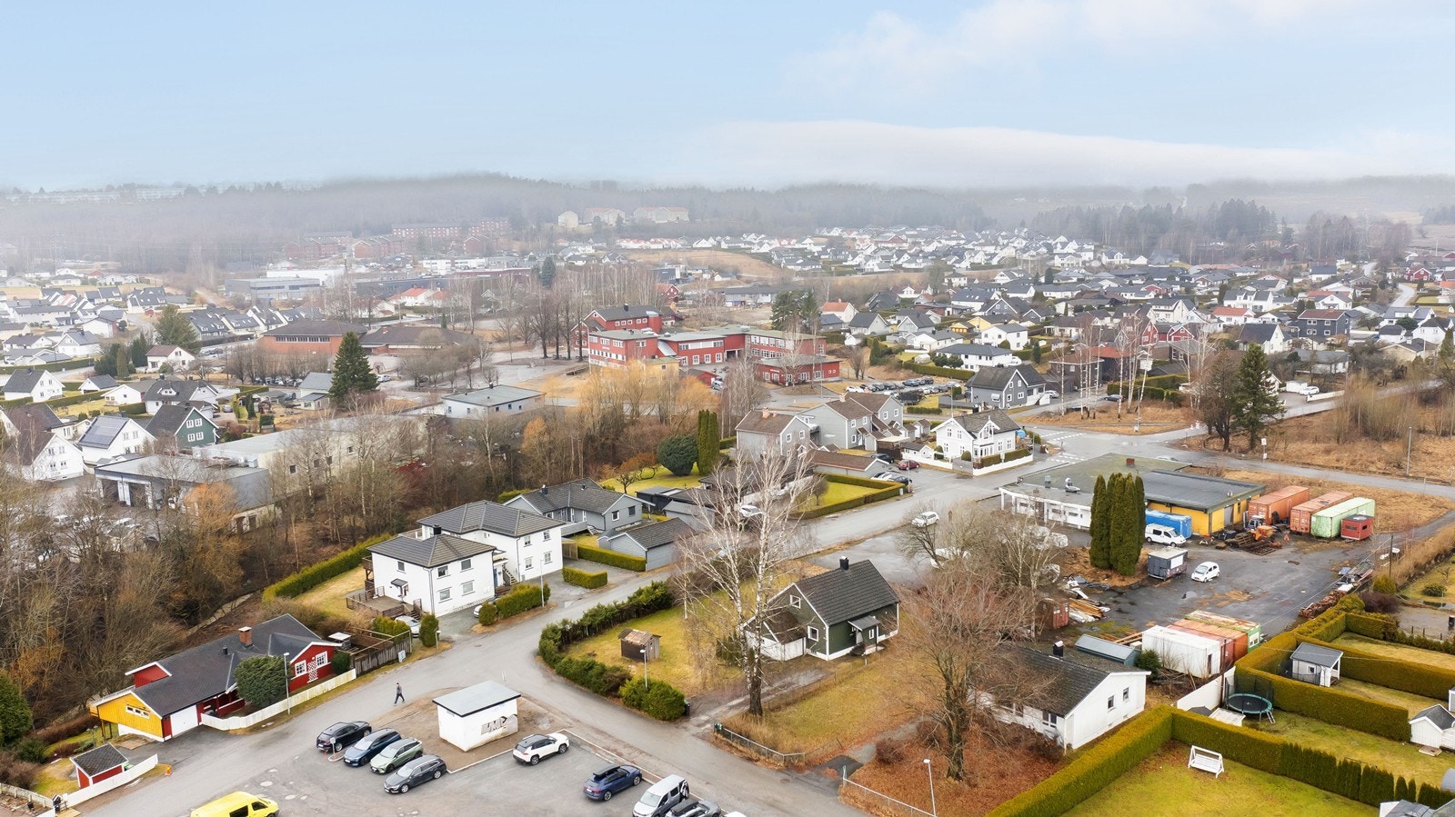 Boligen ligger på Klyve rett i nærheten av skolen. Galleribilde