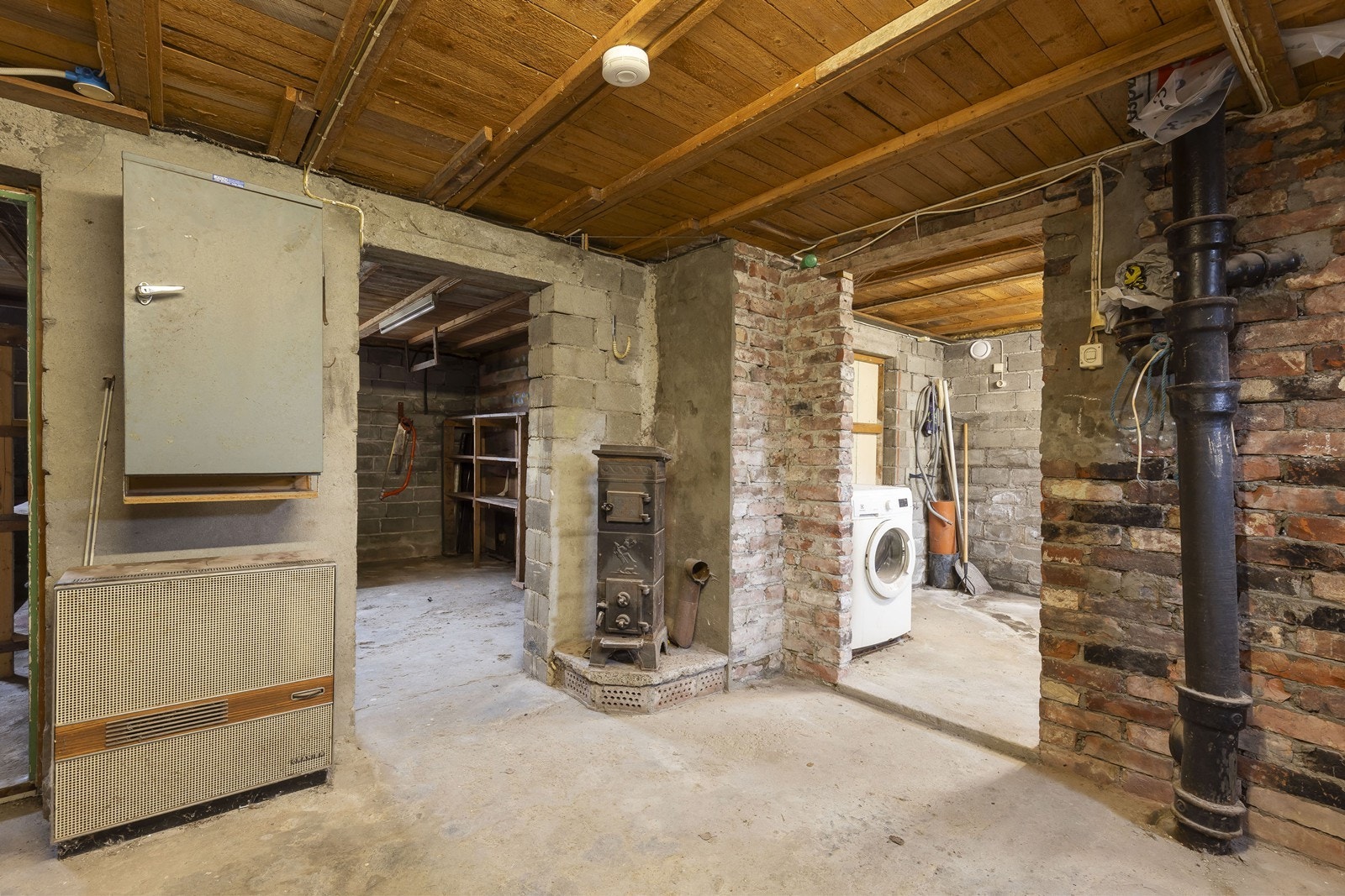 Kjeller med opplegg for vaskemaskin. Galleribilde