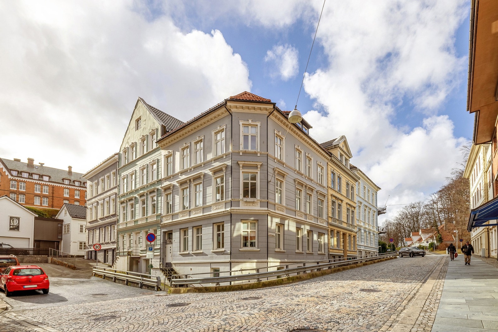 Her bor du fint og sentralt på Nordnes i byggets 2.etasje. Galleribilde