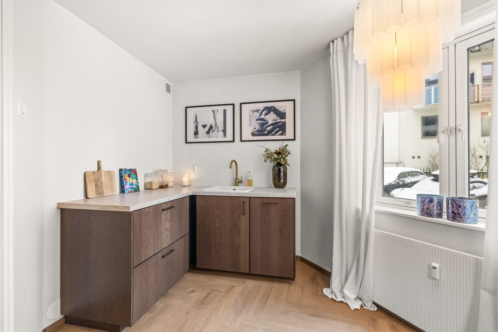 For ekstra sikkerhet er det installert komfyrvakt samt aquastop/lekkasjesikring med sensorer og magnetventil. Galleribilde