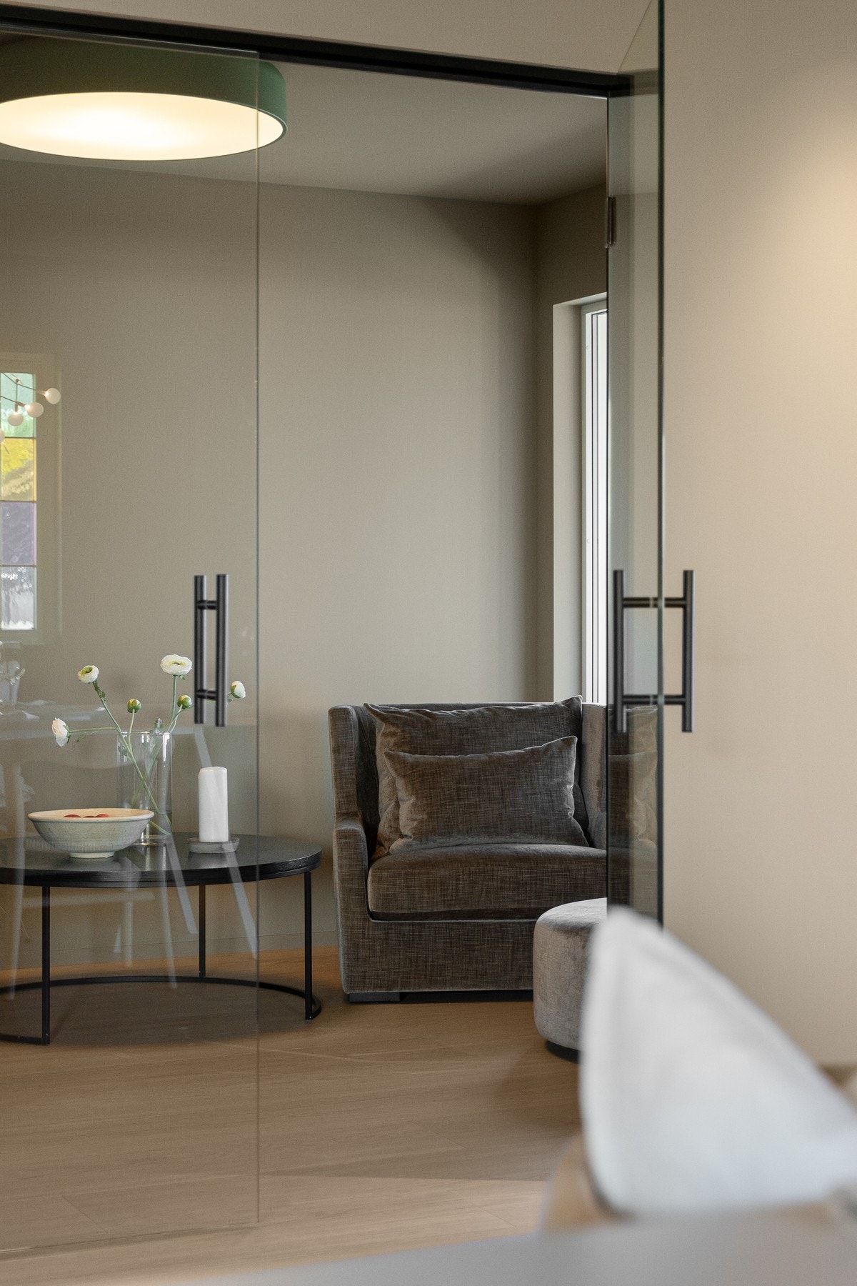 Fra spisestuen er det adkomst til bibliotek. Galleribilde