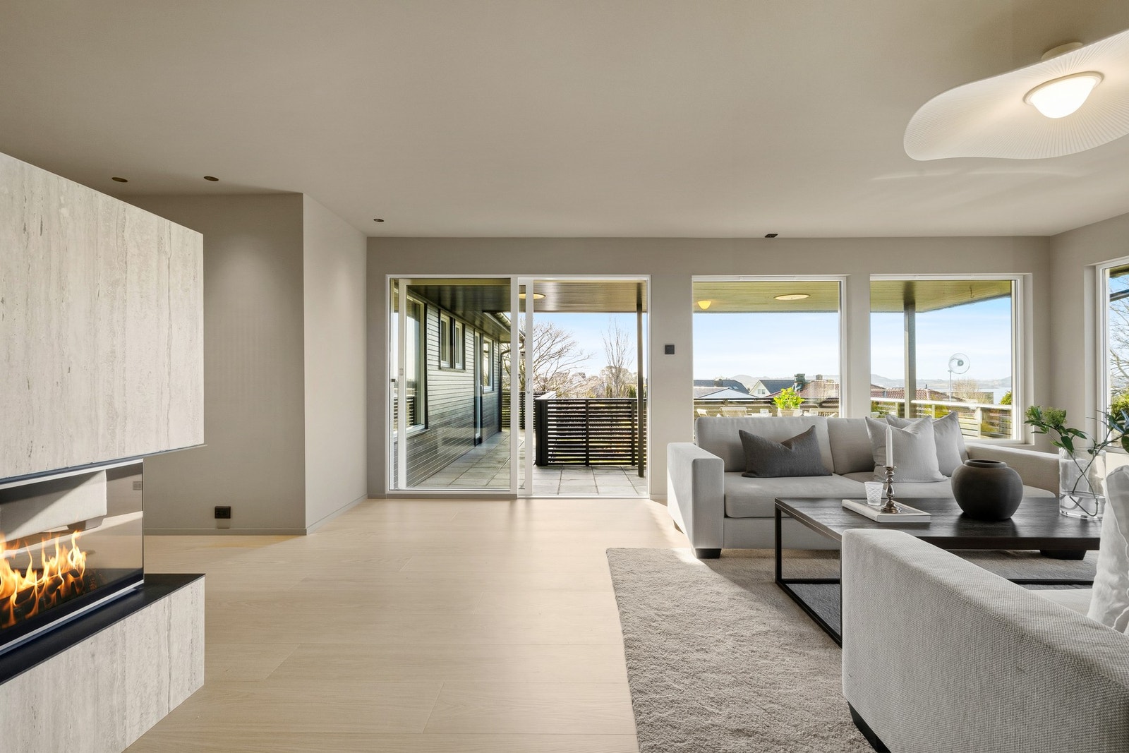 Fra stuen er det utgang til balkong. Galleribilde