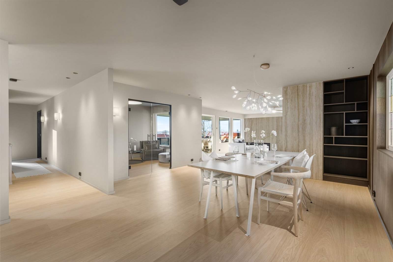 Gjennomgående er eksklusiv 1-stavs parkett fra Bjelin. Galleribilde