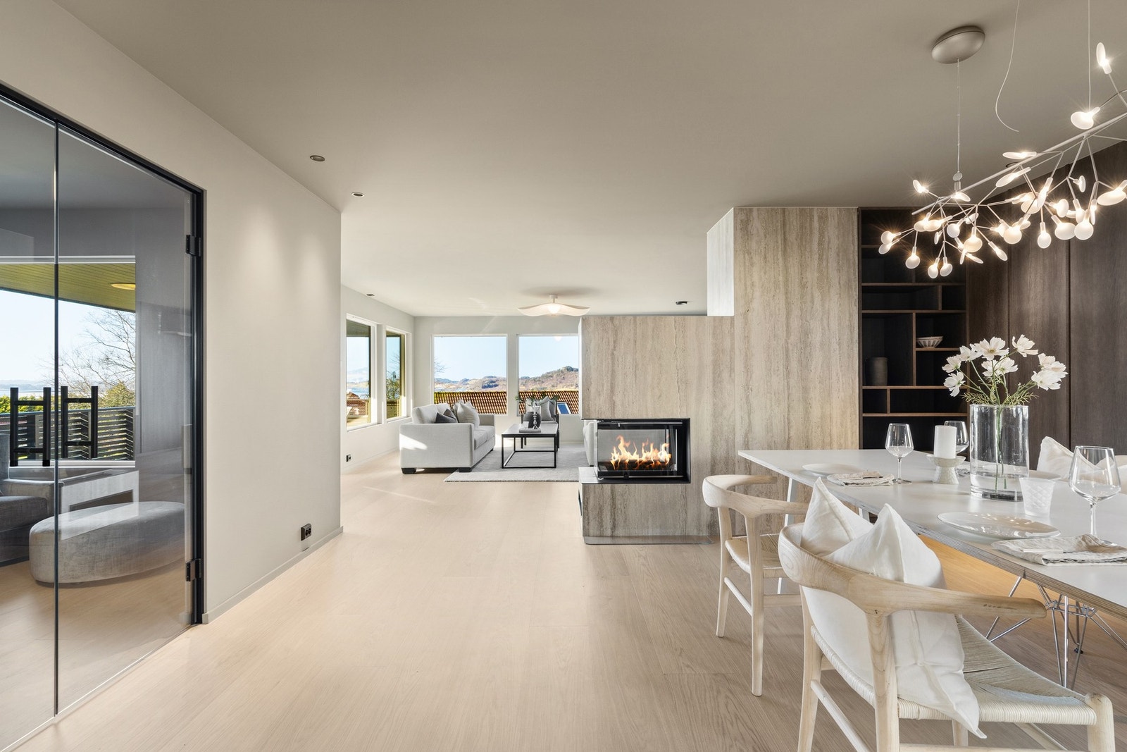 Spisestue/stue. Galleribilde