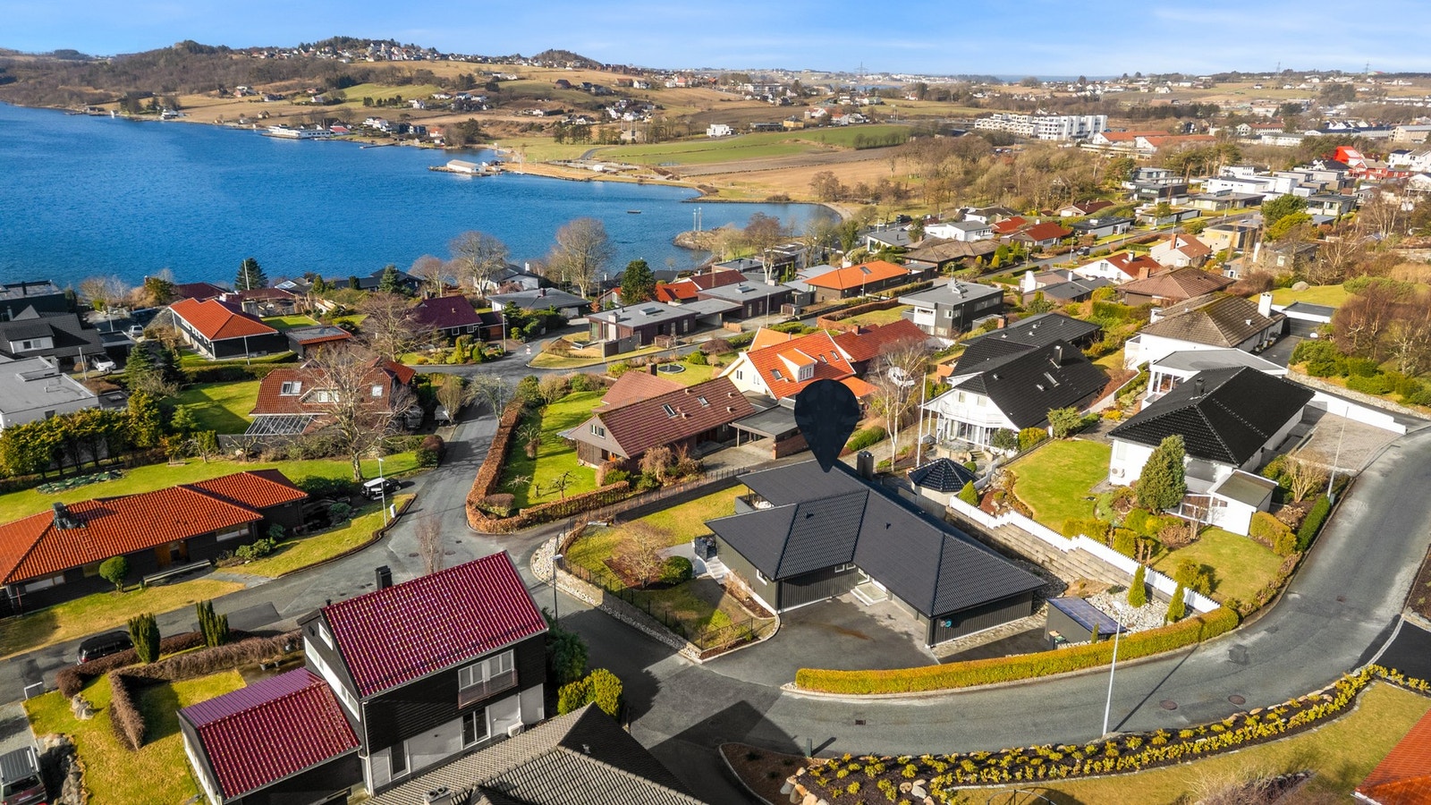 Fantastisk beliggenhet med kort vei til Møllebukta og turstiene langs Hafrsfjord. Galleribilde