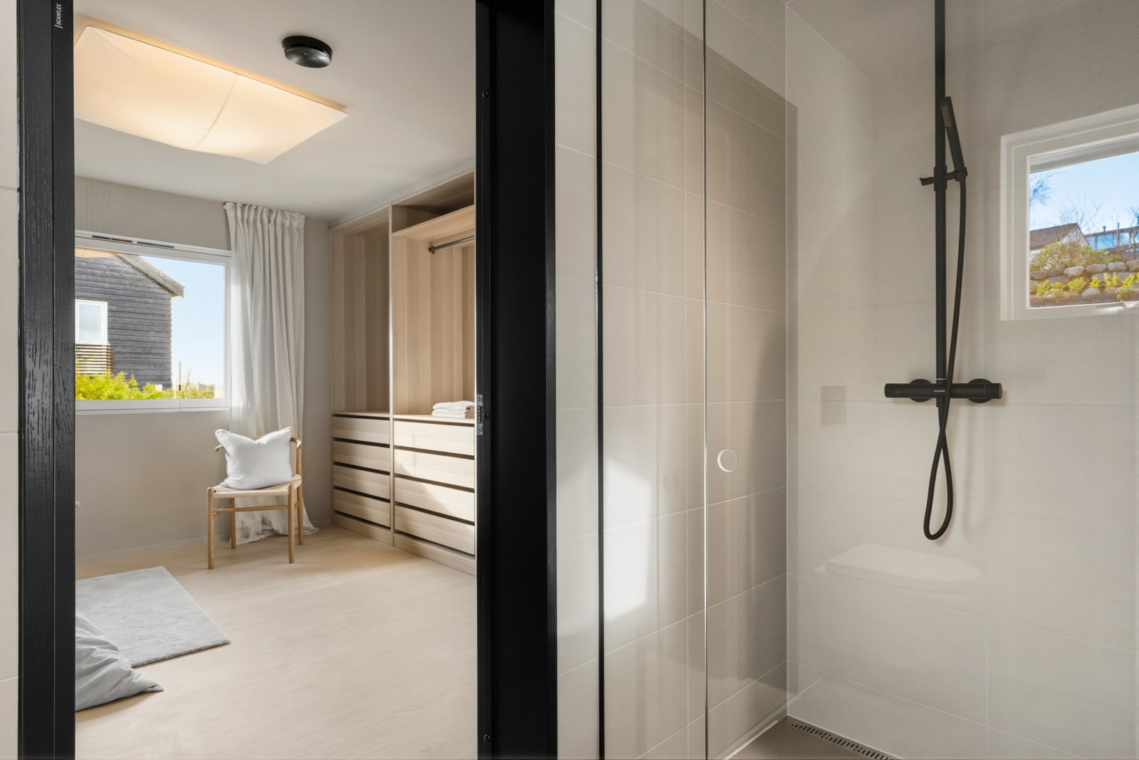 Soverommet har adkomst til eget bad. Galleribilde