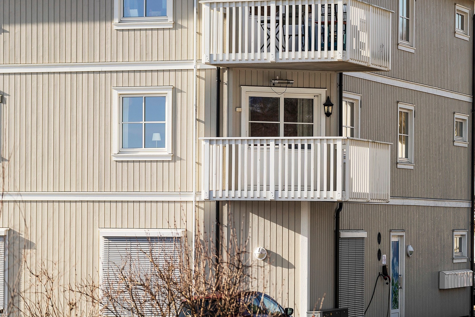 Leiligheten ligger i 2. etasje med balkong og gode solforhold. Galleribilde