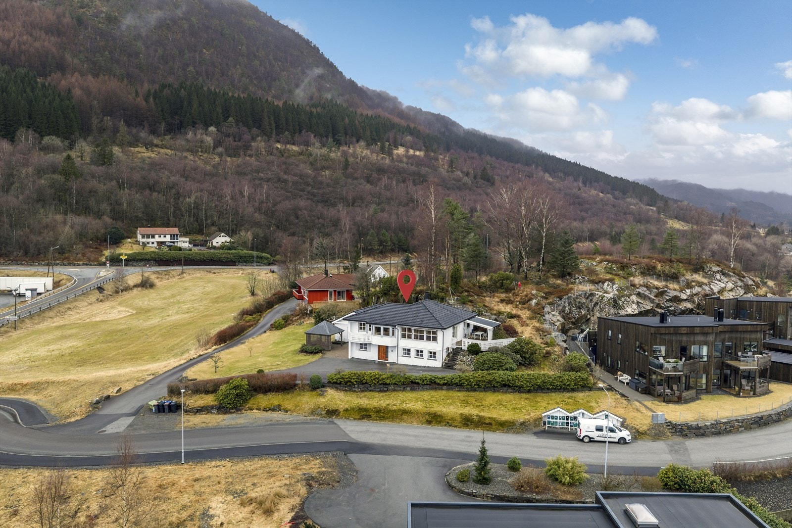 Flott enebolig med romslig tomt på populært byggefelt på Knapphus Galleribilde