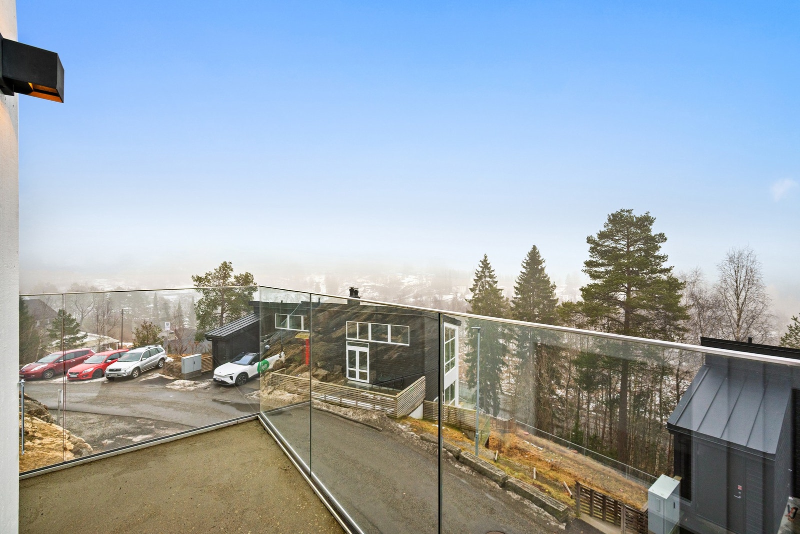 Dette er en lys og innbydende del av en tomannsbolig over to plan, oppført i 2020. Galleribilde