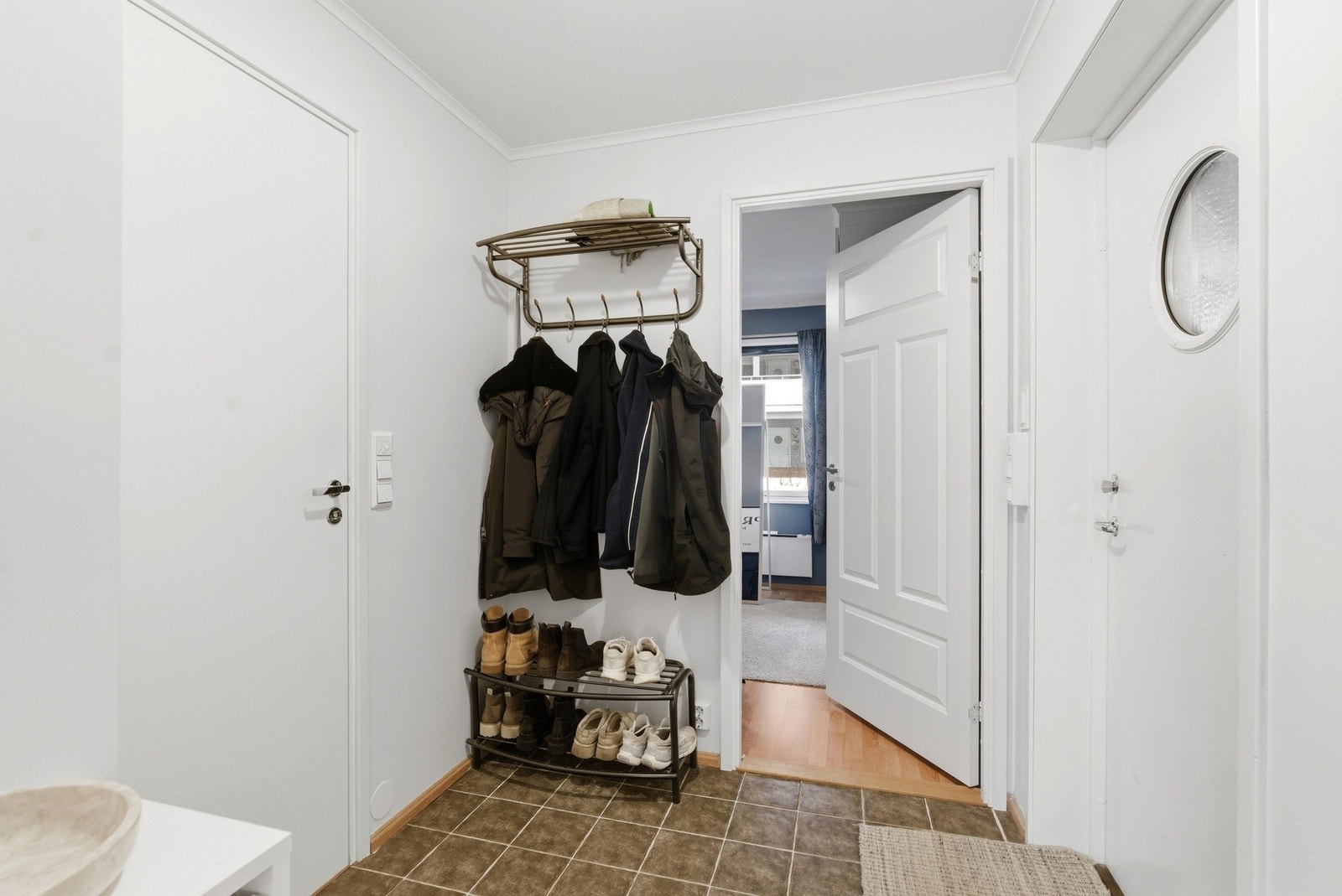 En lys 2-roms andelsleilighet med god standard, beliggende i 1. Etasje. Galleribilde