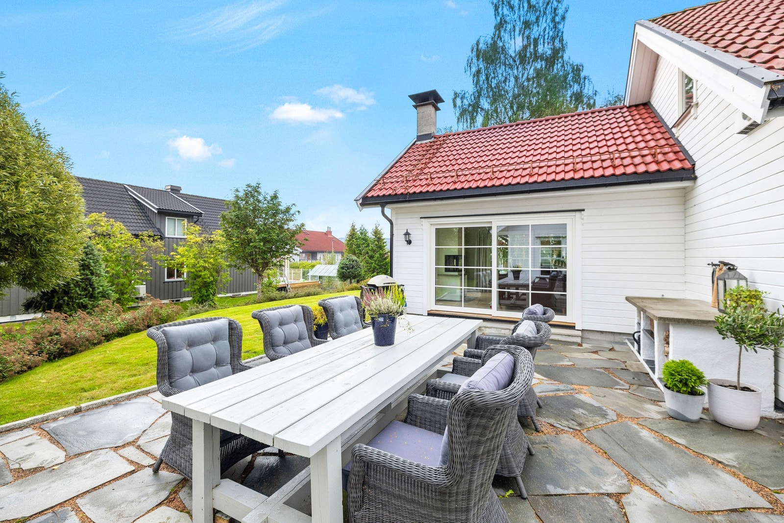 Dette er et perfekt sted for sommerens lange middager i fint vær med familie og venner. Galleribilde