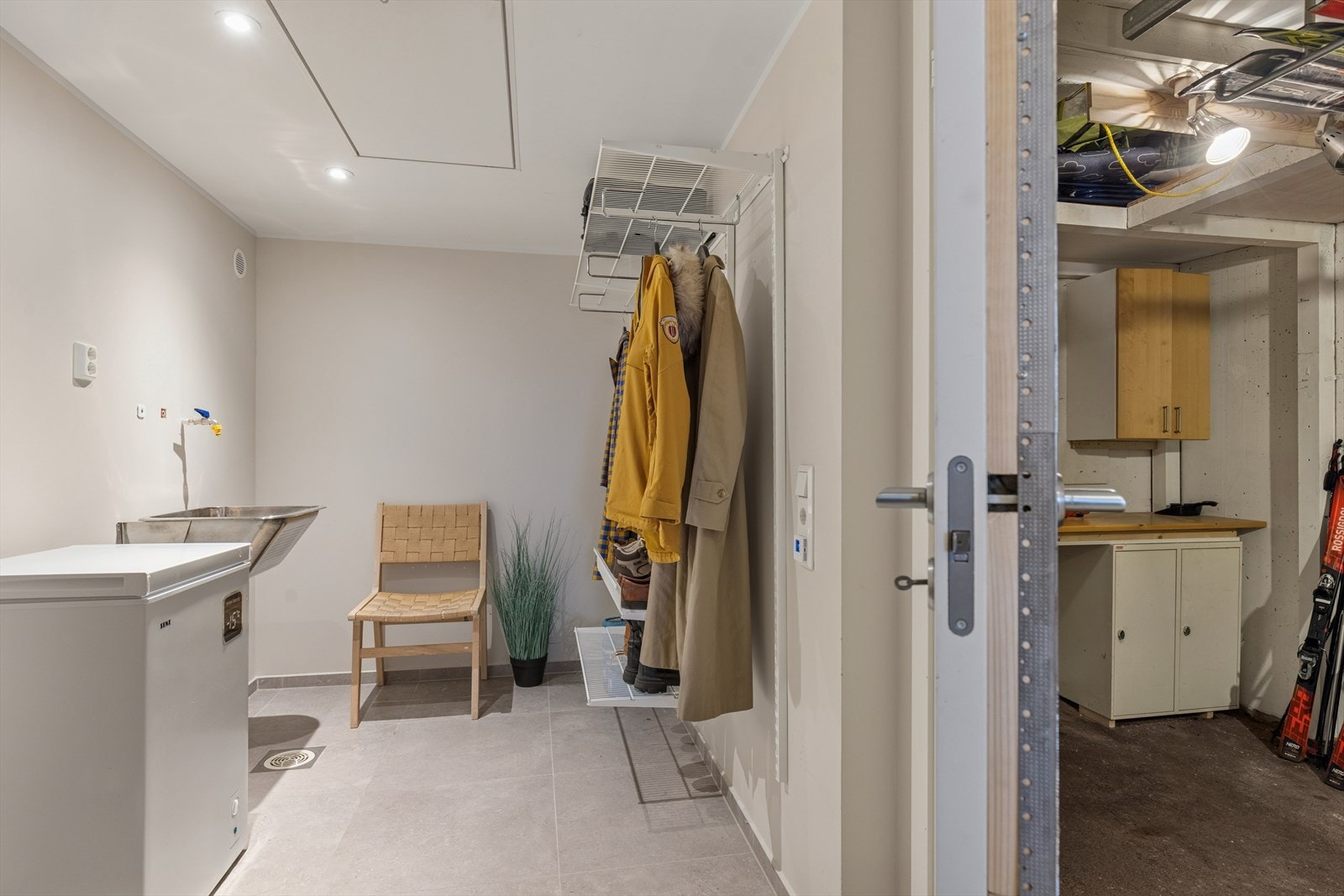 Boden er direkte tilknyttet til garasjen. Galleribilde