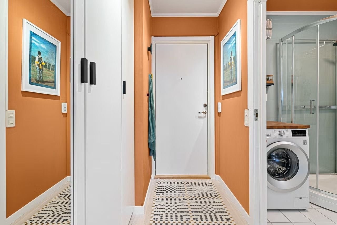 Garderobeskap som medfølger ved salg. Galleribilde