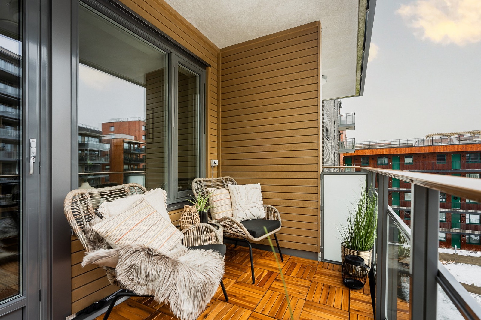 Denne balkongen på ca 5 kvm er perfekt krok for en rolig kaffestund eller en god bok. Galleribilde