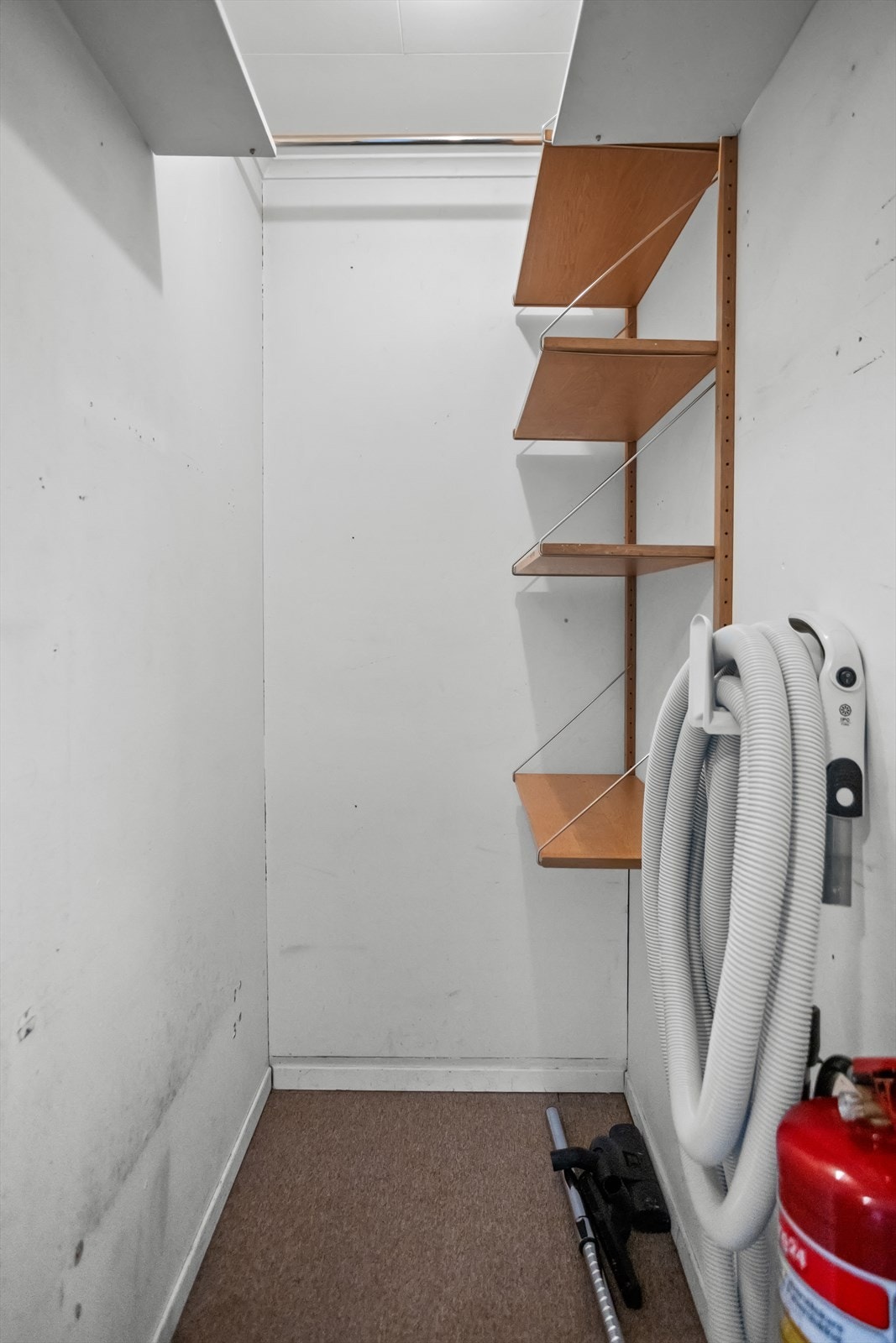 Boligen har flere boder for god oppbevaring. Galleribilde