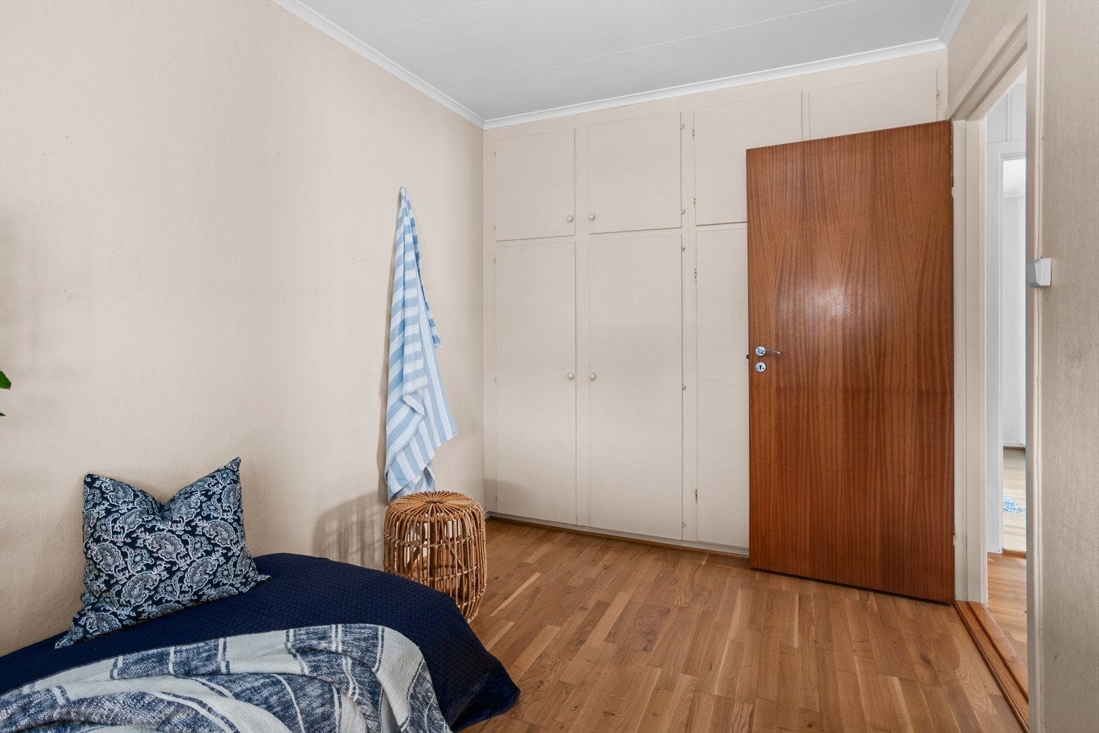 Her får du også plass-innbygget garderobeskap, som gjør det lettvint å holde god orden i klær og skotøy. Galleribilde