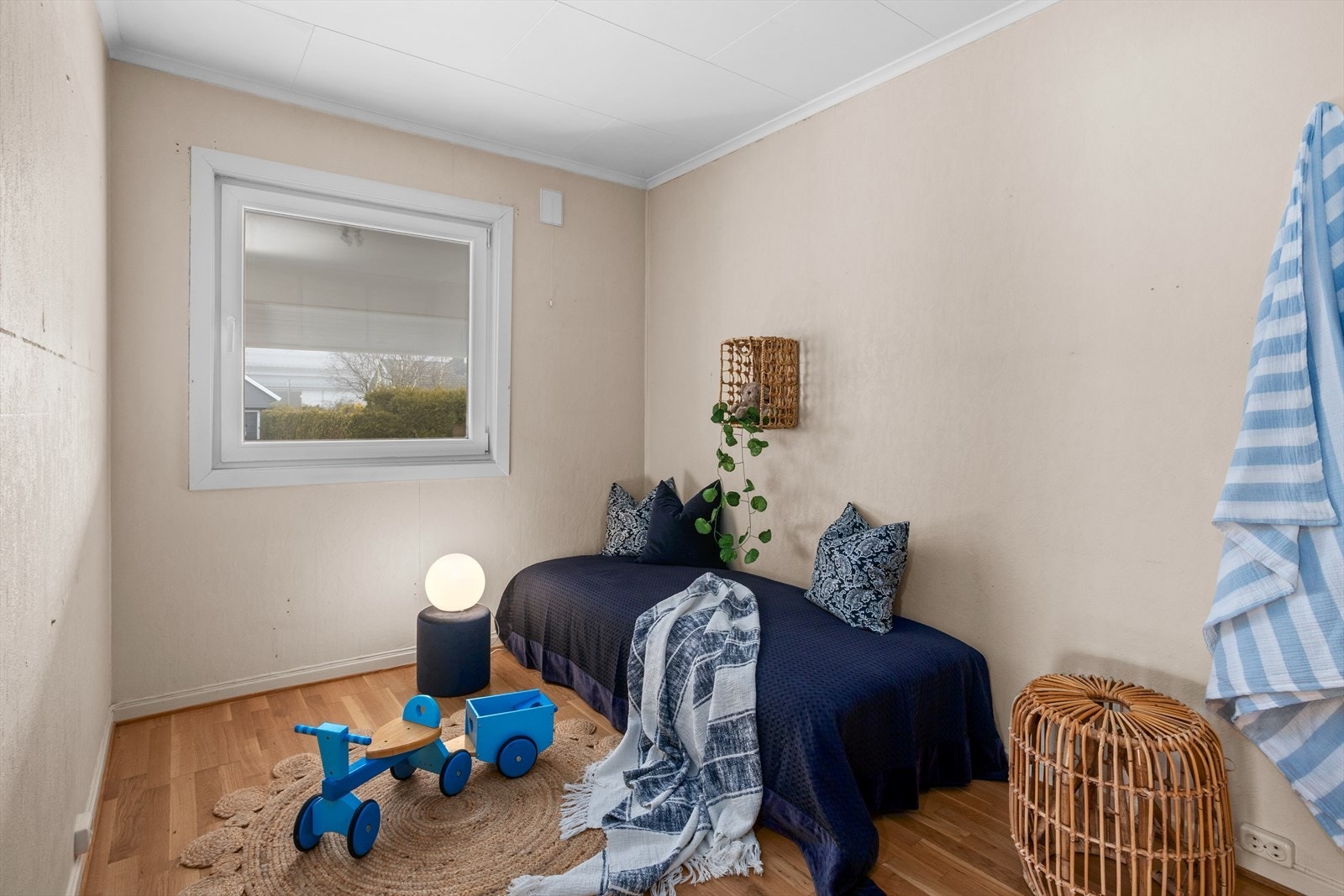 Soverommene er praktisk plassert i samme etasje. Ideelt for småbarnsfamilier. Galleribilde