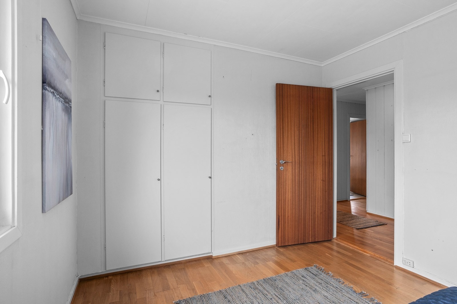 Rommet byr på rikelig med oppbevaringsplass. Galleribilde