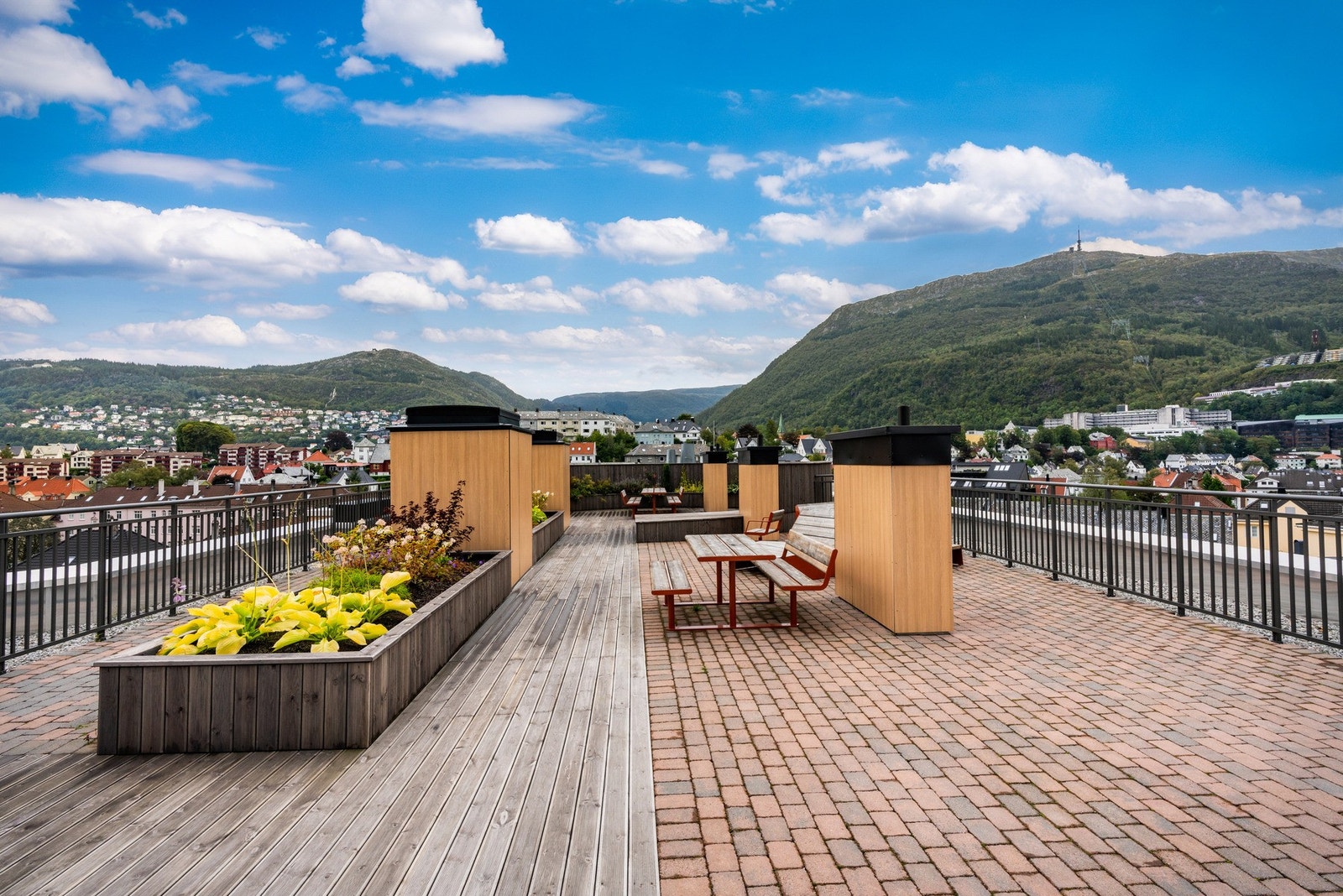 - Felles takterrasse med svært gode solforhold - Galleribilde