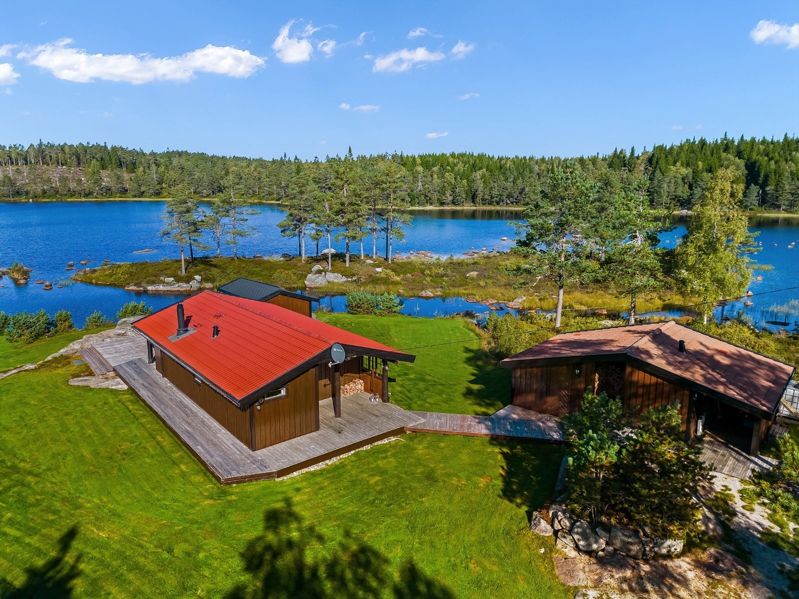 Viser plassering av hytta, annekset og utestuen Galleribilde