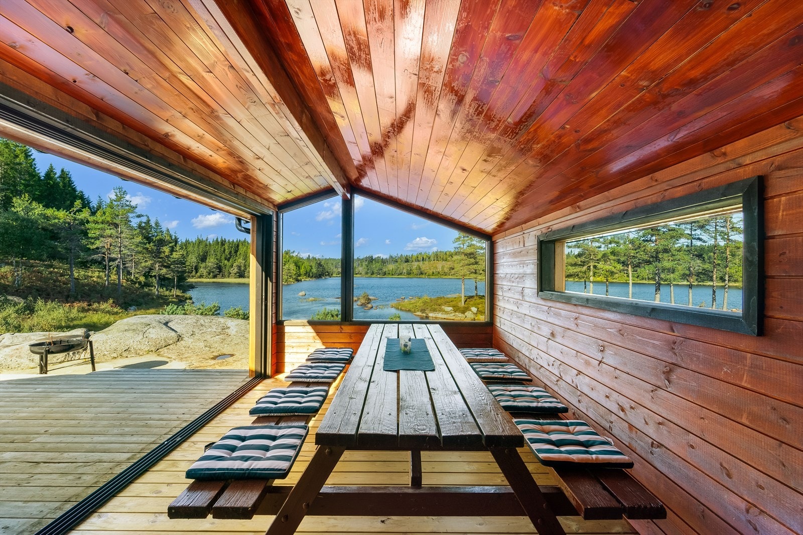 Koselig utestue med flott utsikt til vannet (ikke byggemeldt) Galleribilde