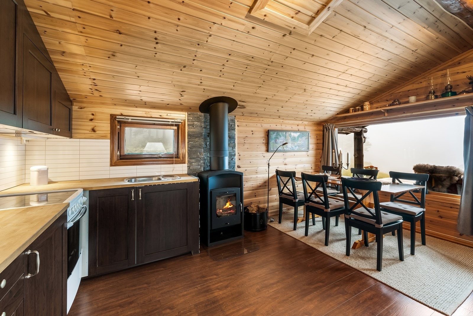 Kjøkken med spisestue Galleribilde