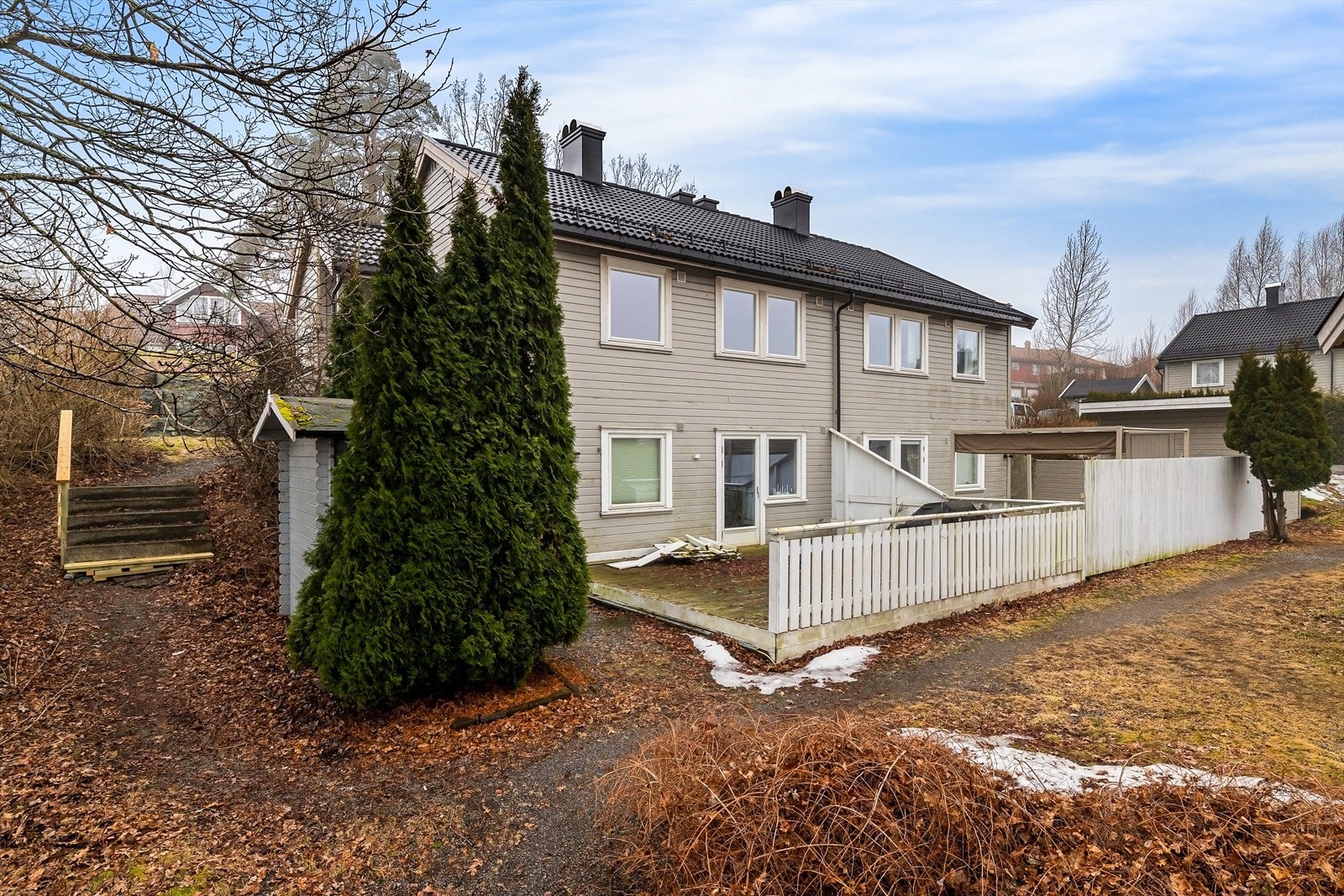 Boligen ligger i et stille og etablert boligstrøk på populære Gjekstad/Lahelle. Galleribilde