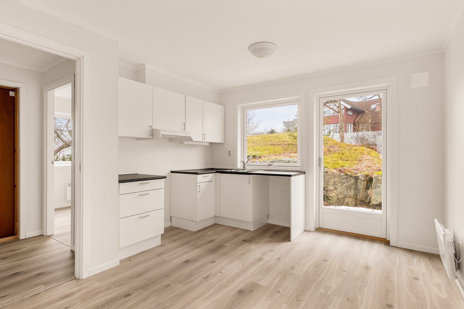 Kjøkkenet er på 11,4 m² og har en praktisk utforming med god arbeidsplass. Galleribilde