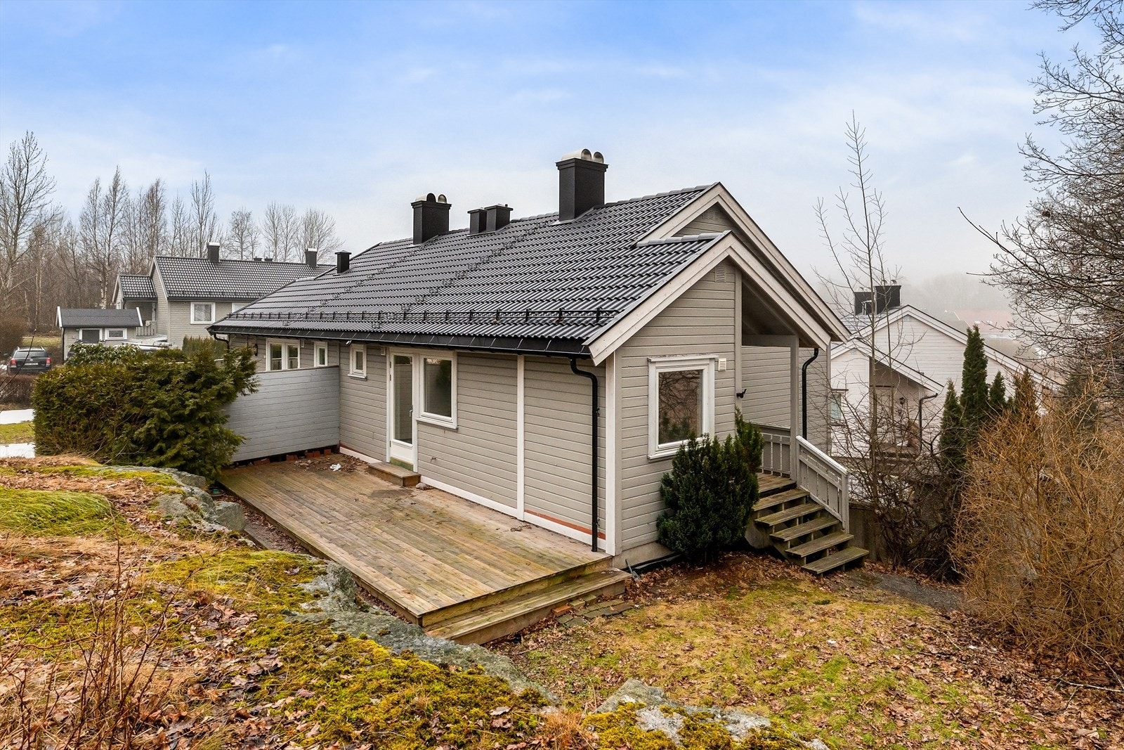 Leiligheten er en del av en firemannsbolig fra 1990. Galleribilde