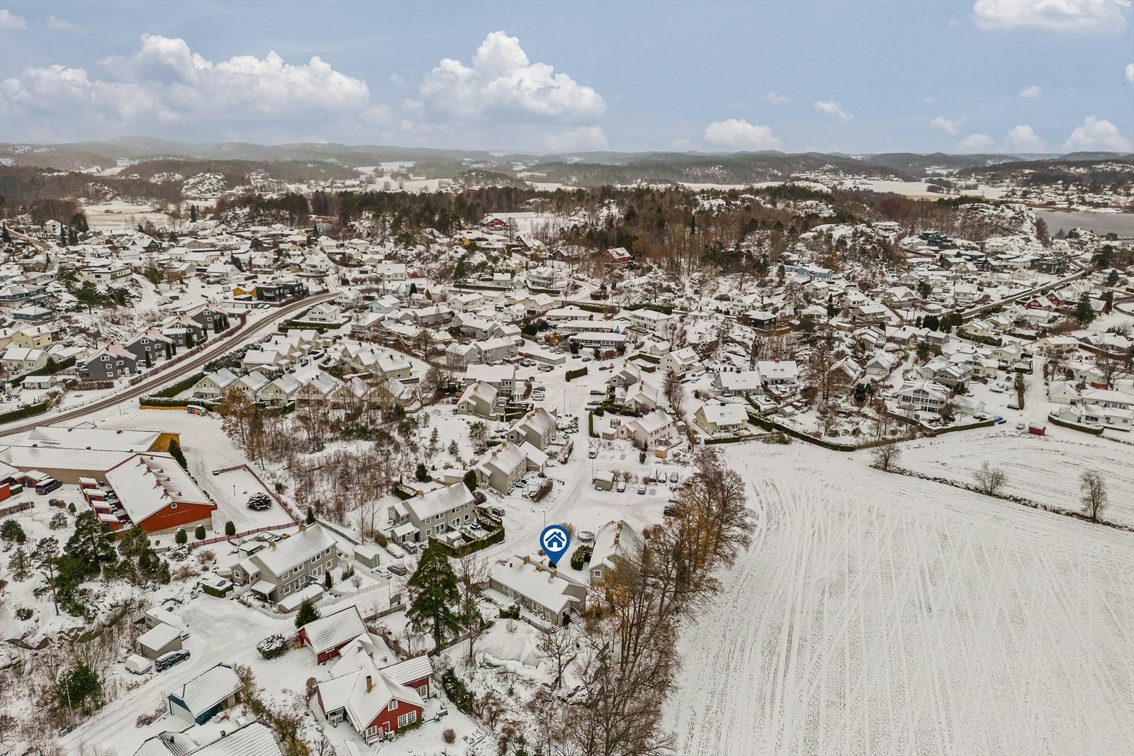 Området er kjent for å ha lite trafikk og støy, og er tilbaketrukket fra hovedveien. Galleribilde