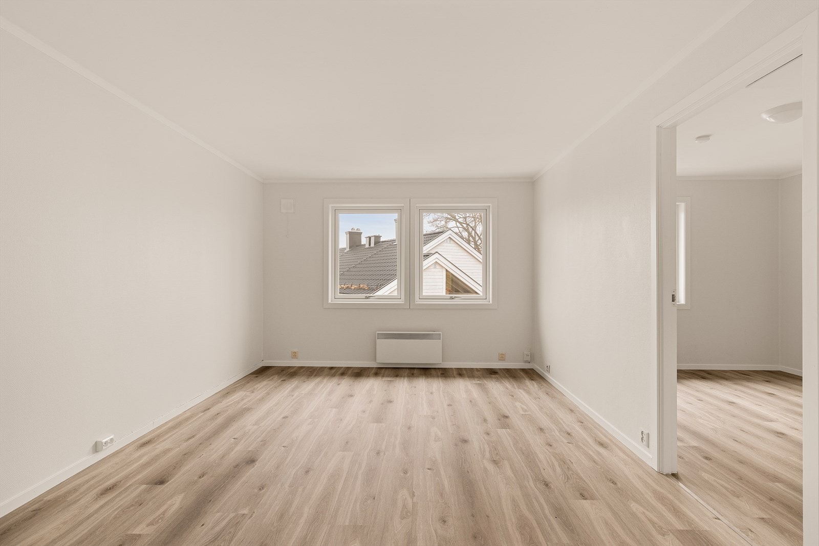 Stuen er på 16,1 m² og gir god plass til både sofagruppe og spisebord. Galleribilde