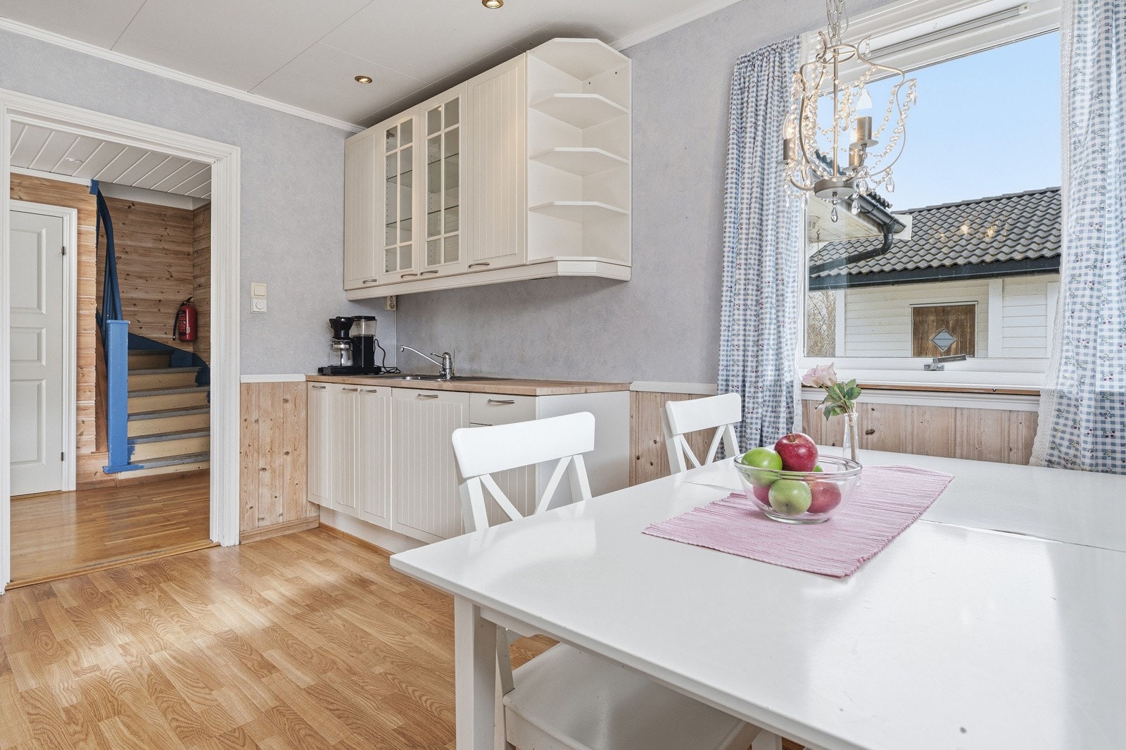 Kjøkkenet med spiseplass Galleribilde