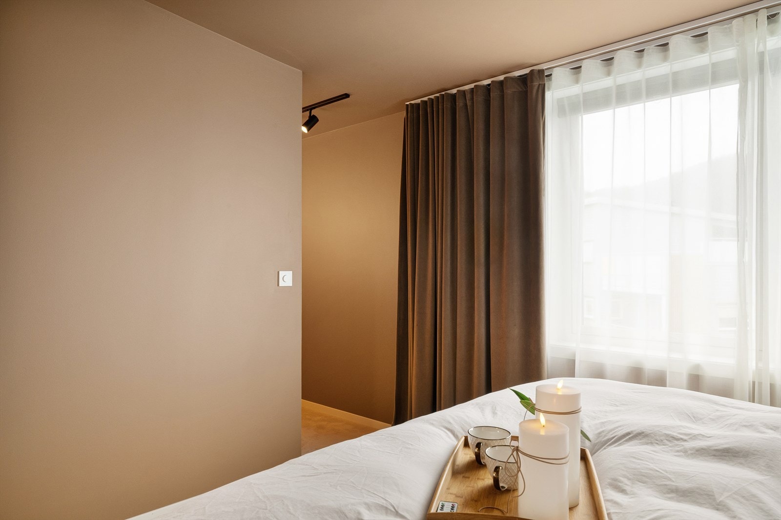 Det er romslige og har vindu som slipper inn betydelig med naturlig lys. Galleribilde