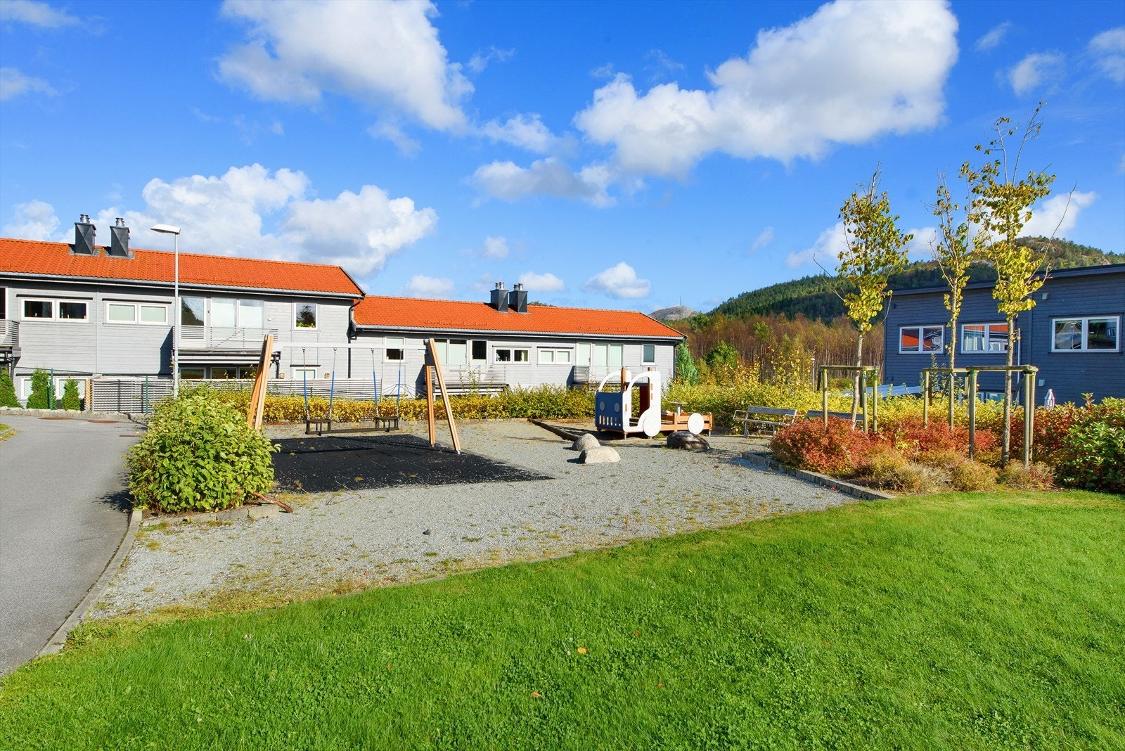 Beliggenheten tilbyr flotte turområder for alle uavhengig av alder. Bare en sykkeltur unna, finner vi det populære Stokkalandsvatnet som tilbyr fin tursti med benker, volleyballbaner og flotte badeplasser for å nyte sommeren litt ekstra. Galleribilde