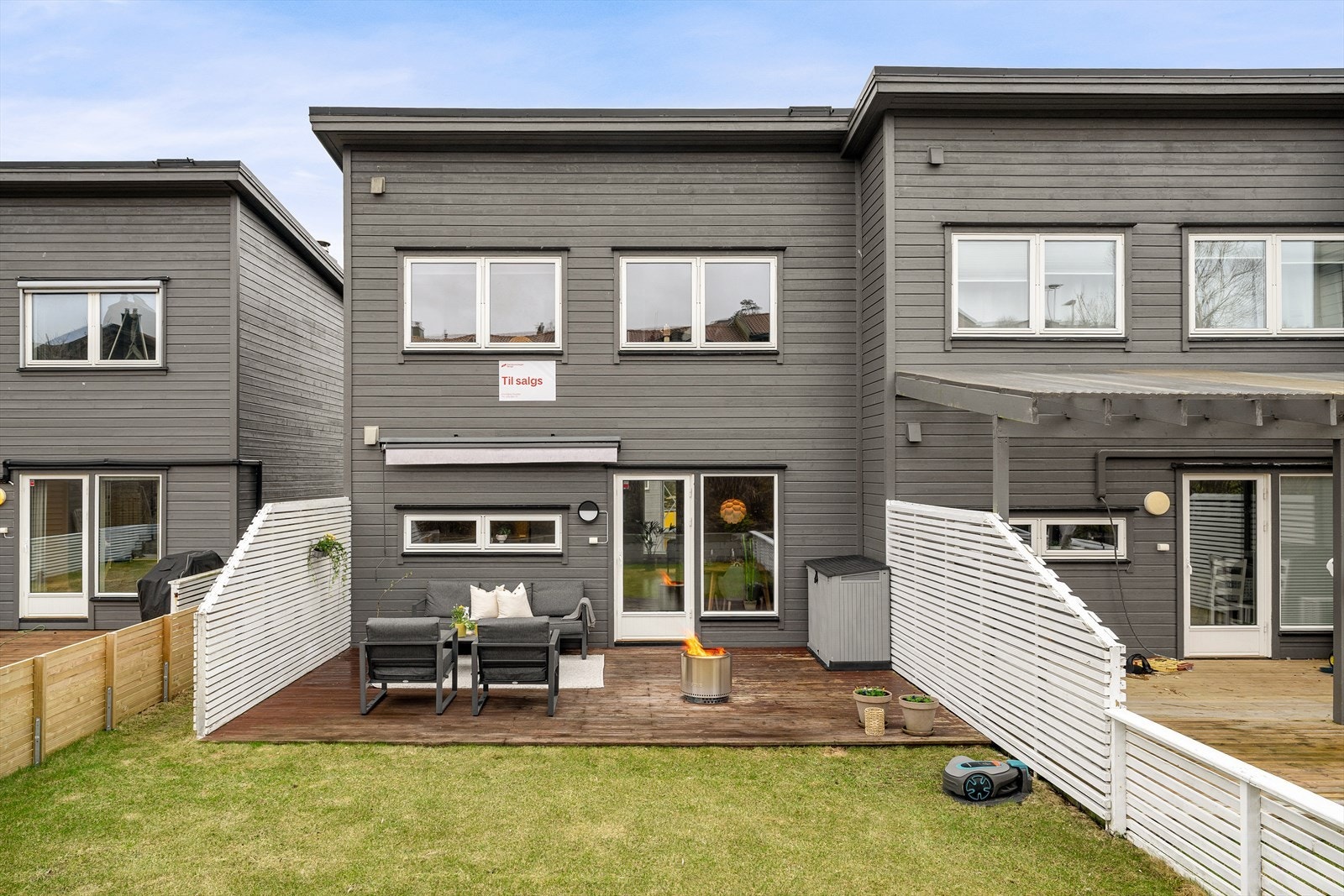 Velkommen til Kjempeholen 31, et innbydende enderekkehus i flotte omgivelser. -V/ Eira Næss Huseby, Eiendomsmegler Norge. Galleribilde