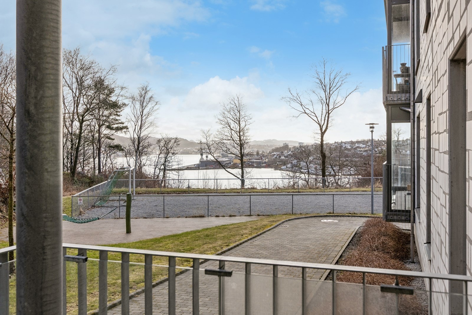 Fra balkongen kan man nyte flott utsikt over Gandsfjorden! Galleribilde