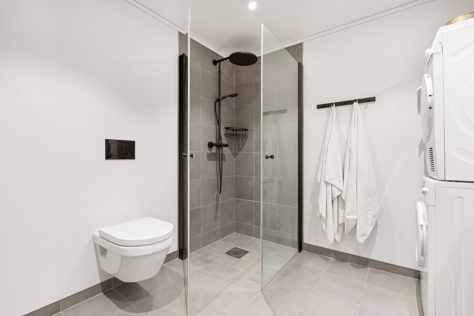 Badet er oppgradert med blant annet større dusj. Galleribilde