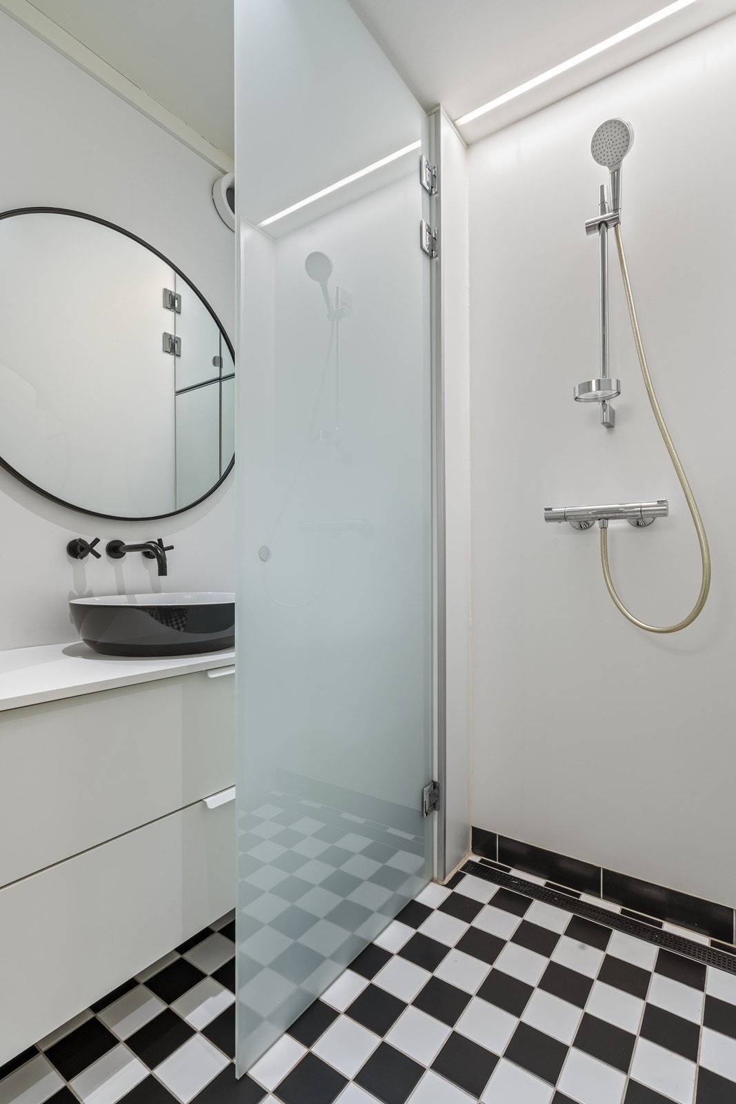 Dusjløsning med utfelbare dusjvegger. Galleribilde