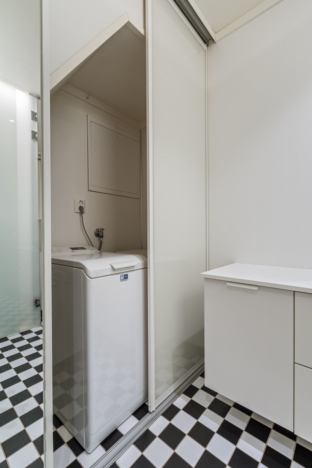 Bad med vaskeroms nisje Galleribilde